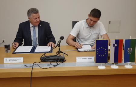 PODPIS POGODBE ZA NAKUP MOŠTVENIH VOZIL - Foto- Tine Šubic_14